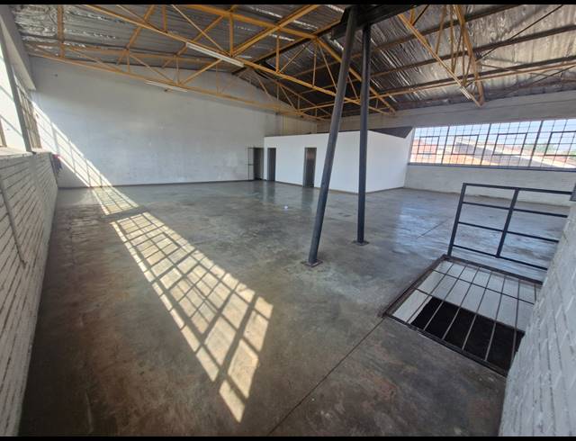 900M² WAREHOUSE TO LET IN BENROSE